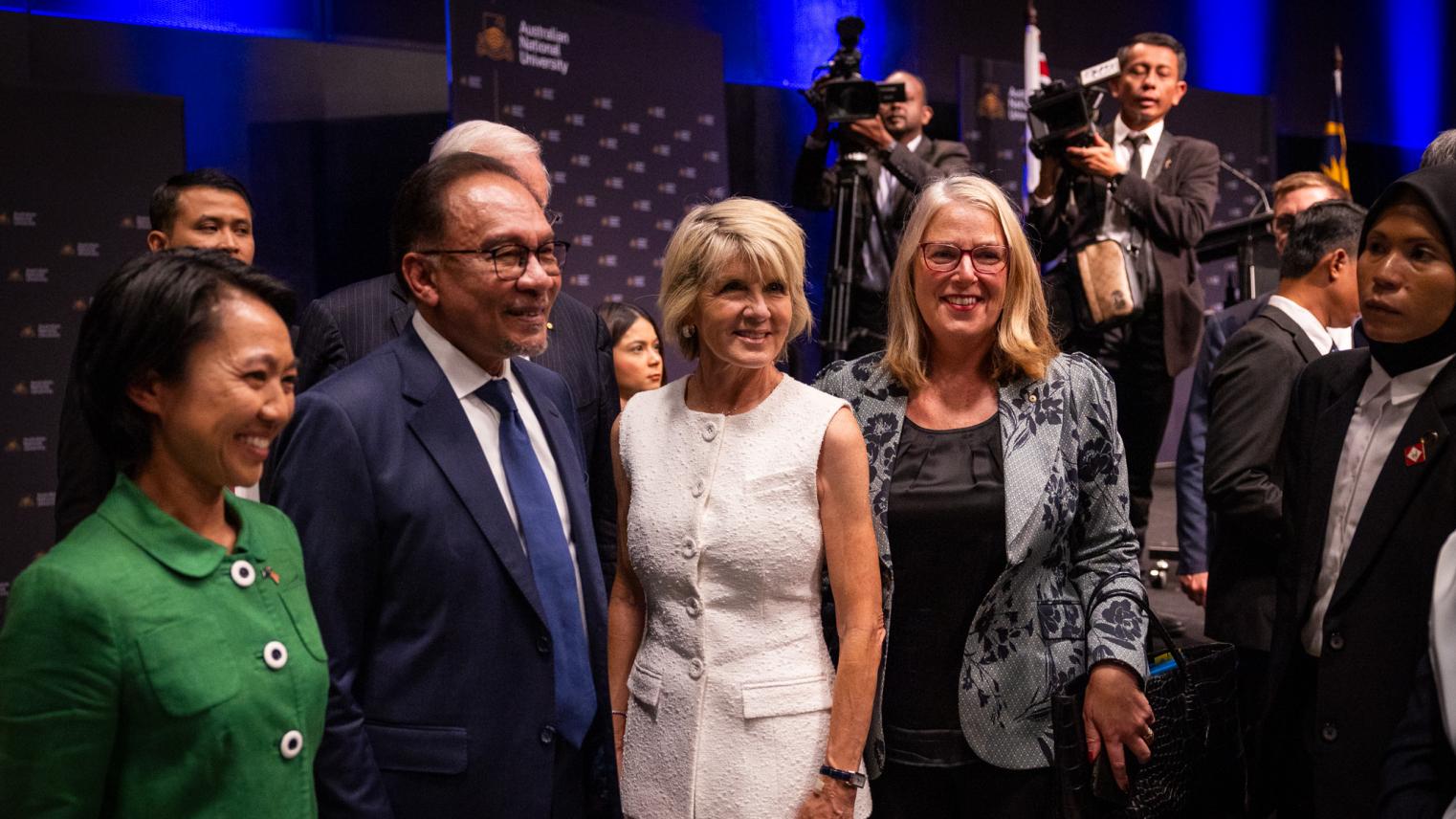 The Hon. Julie Bishop invites honourable attendees for a group photo.